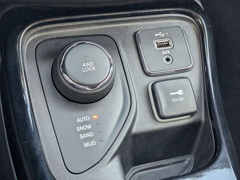 Used 2019 Jeep Compass Limited image 26