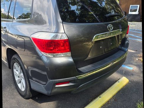 Used 2013 Toyota Highlander FWD image 13
