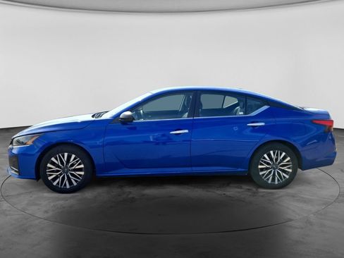 Used 2025 Nissan Altima 2.5 SV FWD image 5
