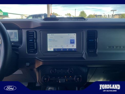 Used 2023 Ford Bronco Outer Banks AWD/4WD image 12