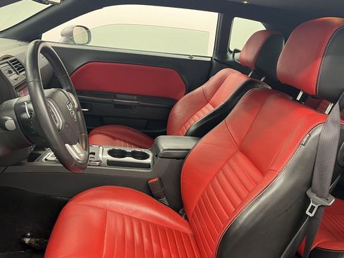 Used 2014 Dodge Challenger SXT Plus image 7