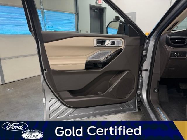 Certified 2024 Ford Explorer Platinum w/ Technology Package AWD/4WD image 23