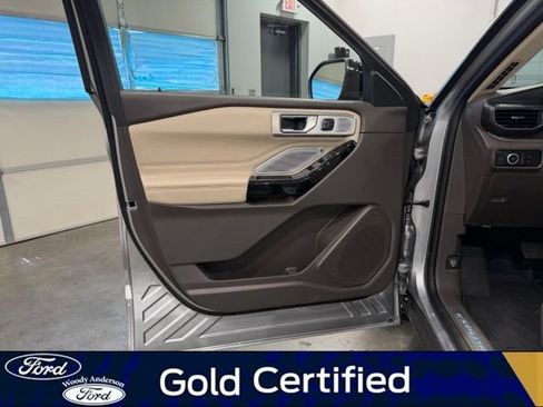 Certified 2024 Ford Explorer Platinum w/ Technology Package AWD/4WD image 23