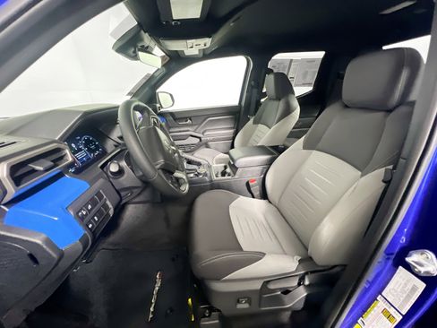 Used 2025 Toyota Tacoma TRD Sport image 14