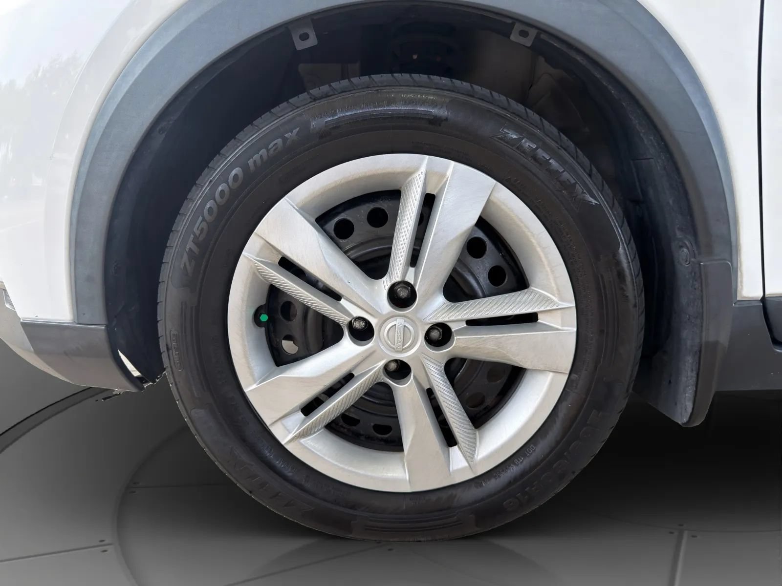 Used 2019 Nissan Kicks S FWD image 22