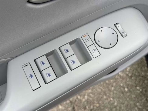 Certified 2025 Hyundai Kona SEL image 15