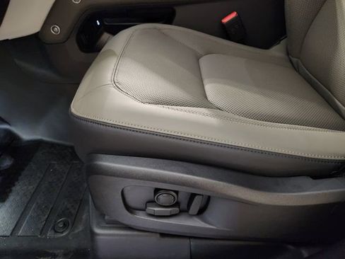 New 2026 Land Rover Defender 110 X-Dynamic SE image 24