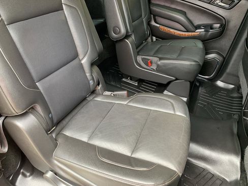 Used 2018 Chevrolet Suburban Premier AWD/4WD image 17
