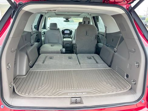 Used 2018 Chevrolet Traverse Premier w/ Driver Confidence II Package FWD image 16