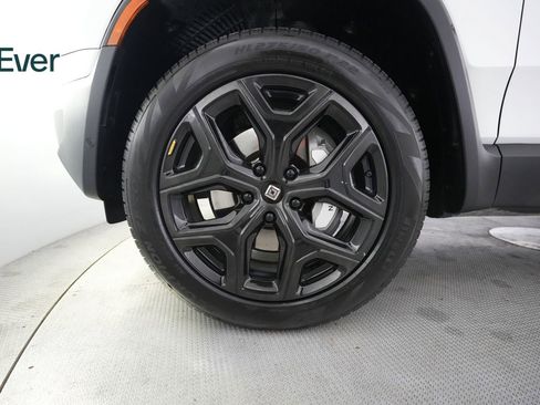 Used 2023 Rivian R1T Adventure image 19