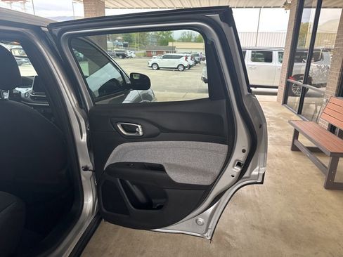 Used 2025 Jeep Compass Sport image 20