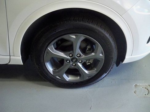 Used 2024 Ford Escape ST-Line w/ Tech Pack #1 image 9