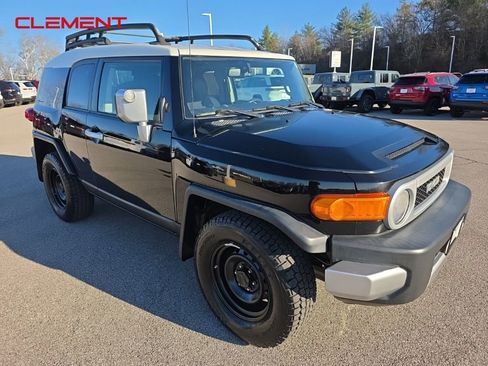 Used 2011 Toyota FJ Cruiser 2WD w/ Convenience Pkg image 16