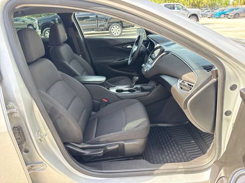 Used 2018 Chevrolet Malibu LT FWD image 24
