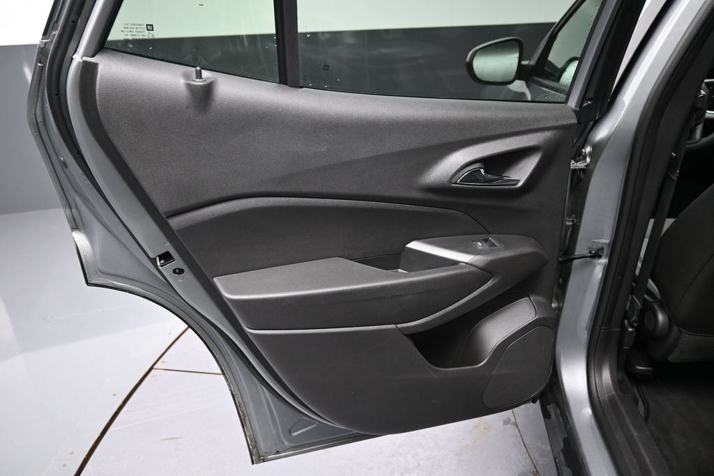 Used 2025 Chevrolet Trax LT FWD image 24