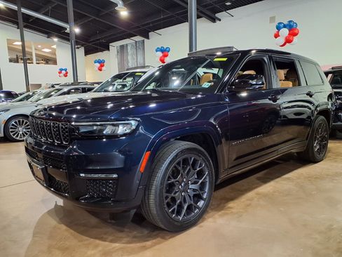 Used 2023 Jeep Grand Cherokee L Summit w/ High Altitude Package AWD/4WD image 3