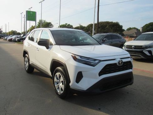 Used 2025 Toyota RAV4 LE image 4