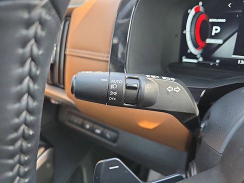 Used 2024 Nissan Pathfinder Platinum w/ Black Appearance Package image 28