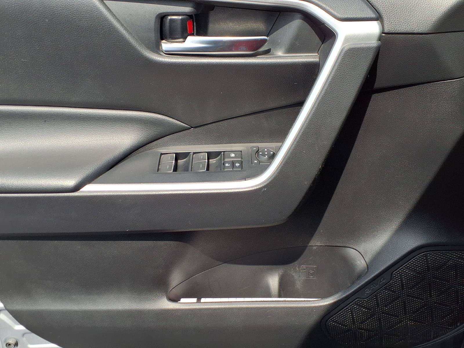 Used 2022 Toyota RAV4 XLE w/ Convenience Package FWD image 15