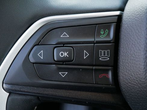 Used 2023 Jeep Grand Cherokee Laredo w/ Luxury Tech Group I image 27