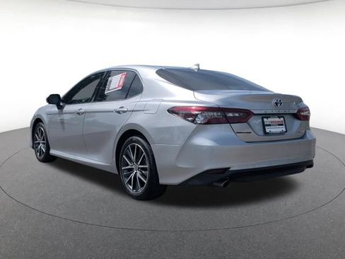 Used 2022 Toyota Camry XLE w/ Navigation Upgrade Package FWD image 4