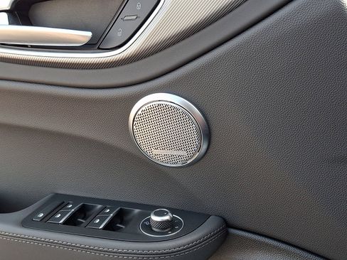 Used 2023 Alfa Romeo Giulia Veloce AWD/4WD image 24