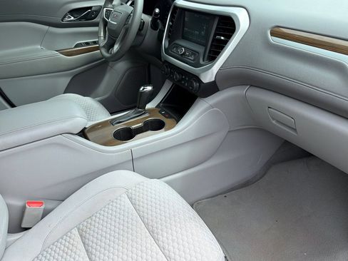 Used 2019 GMC Acadia SLE FWD image 16