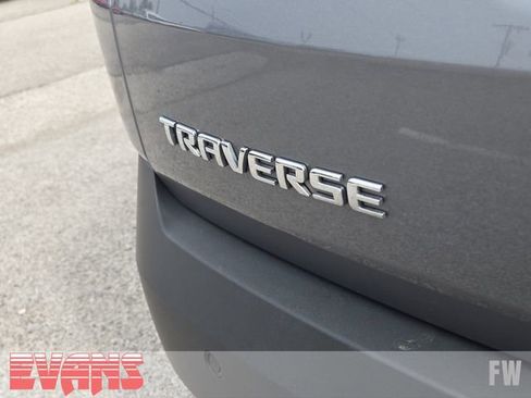 Used 2021 Chevrolet Traverse LT FWD image 4