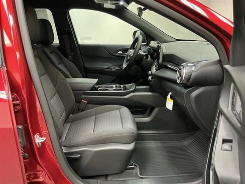 New 2026 Chevrolet Equinox LT w/ LPO, Floor Liner Package AWD/4WD image 30
