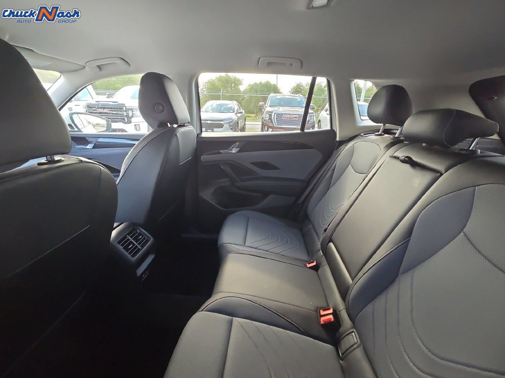 Used 2026 Volkswagen Tiguan SE AWD/4WD image 7