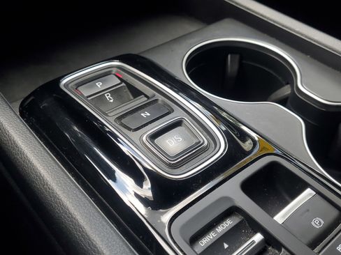 Used 2025 Honda Pilot Sport image 30