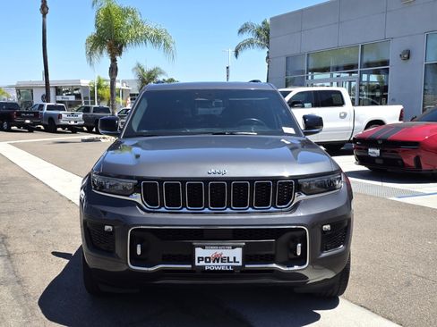 Certified 2022 Jeep Grand Cherokee Overland w/ Luxury Tech Group IV RWD image 7
