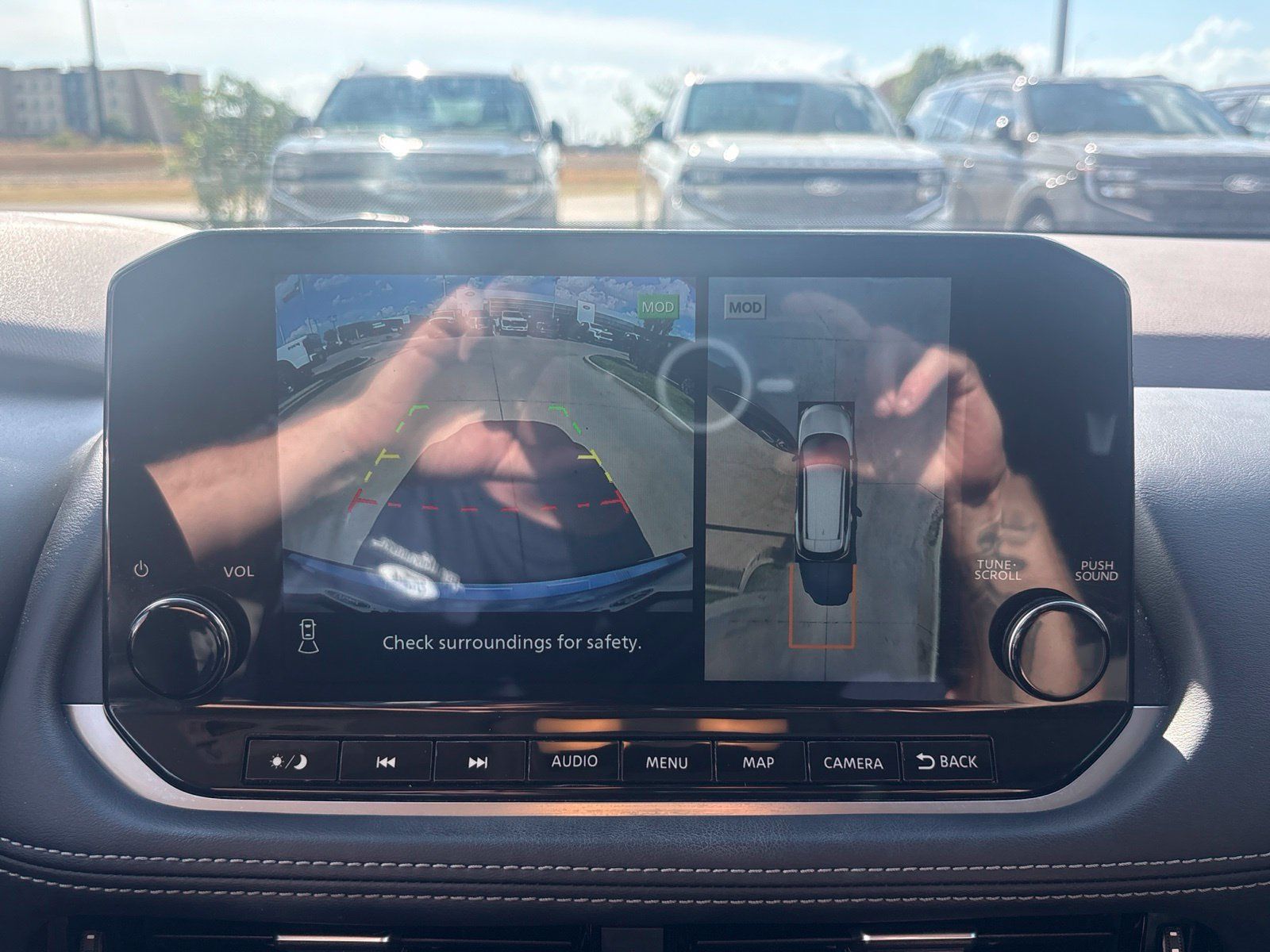 Used 2022 Nissan Rogue Platinum w/ Head-Up Display Package FWD image 24