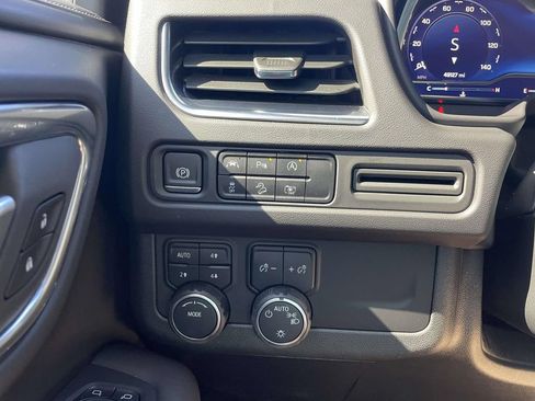 Used 2024 Chevrolet Tahoe Z71 w/ Luxury Package AWD/4WD image 28