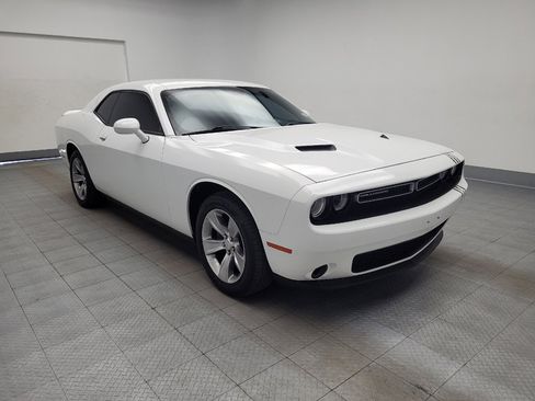 Used 2020 Dodge Challenger SXT RWD image 13