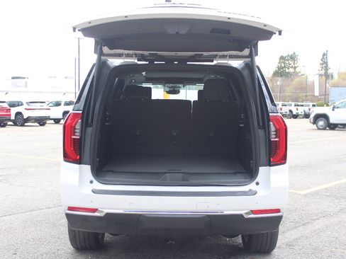New 2026 GMC Yukon XL Elevation w/ Elevation Premium Package image 9