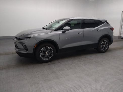 Used 2025 Chevrolet Blazer LT AWD/4WD image 2