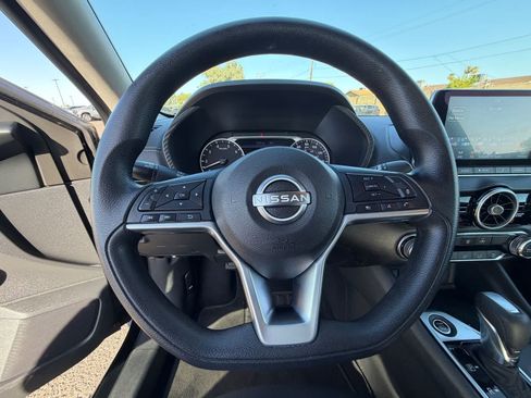 Used 2024 Nissan Sentra SV FWD image 10