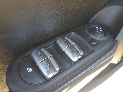 Used 2017 MINI Cooper 4-Door Hardtop image 17