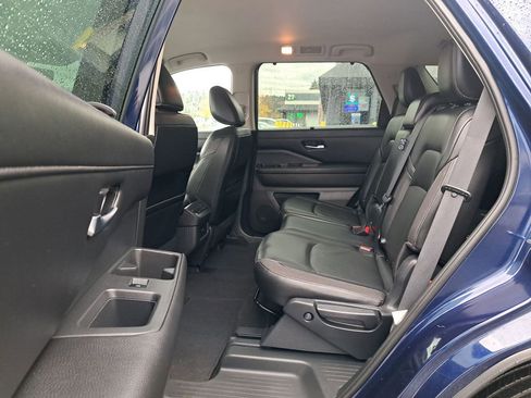 Used 2023 Nissan Pathfinder SL image 14