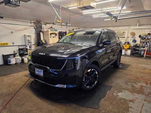Certified 2024 Kia Sorento S image 1