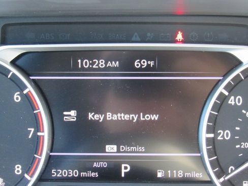 Used 2022 Nissan Rogue SV image 2