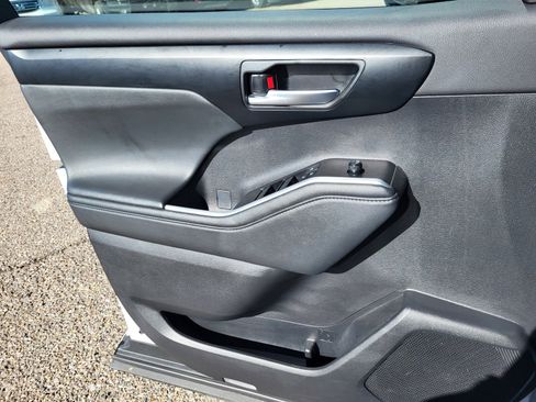 Used 2025 Toyota Highlander XSE image 14