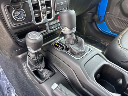 New 2025 Jeep Wrangler Sahara AWD/4WD image 28