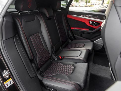 Used 2022 Lamborghini Urus AWD/4WD image 41