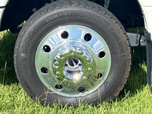 Used 2025 Ford F450 Platinum w/ FX4 Off-Road Package AWD/4WD image 4