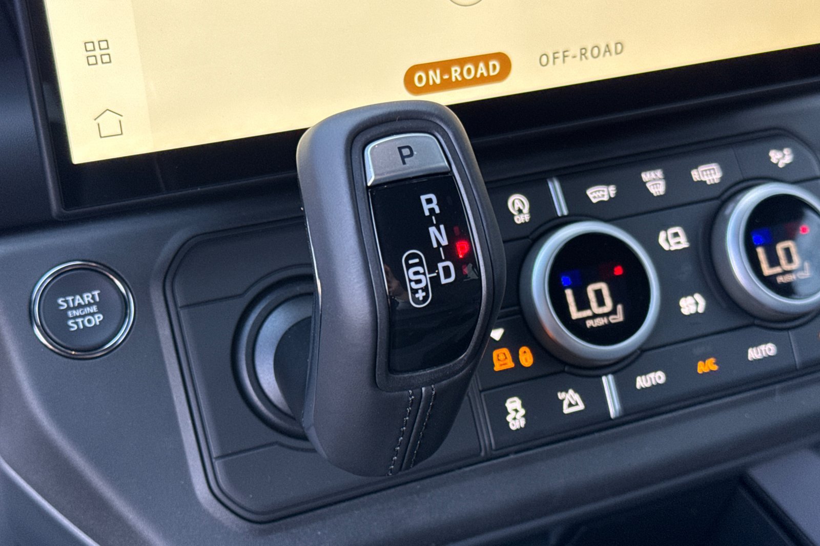 New 2026 Land Rover Defender 130 X-Dynamic SE AWD/4WD image 26