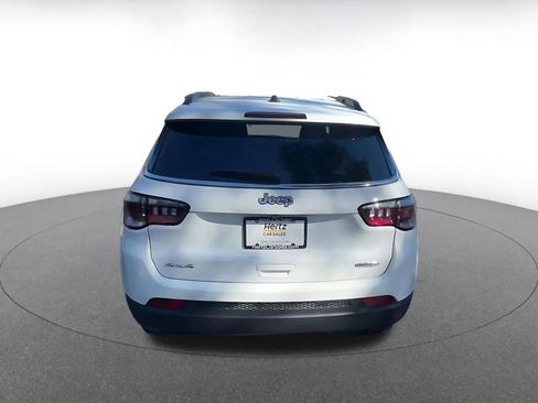 Used 2025 Jeep Compass Latitude image 12