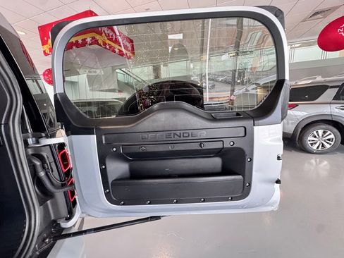 Used 2023 Land Rover Defender 110 S image 22
