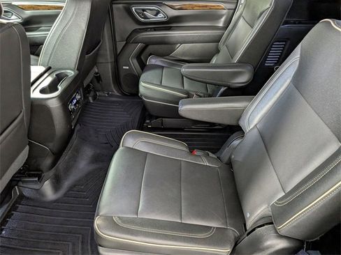 Used 2023 Chevrolet Suburban Premier image 16